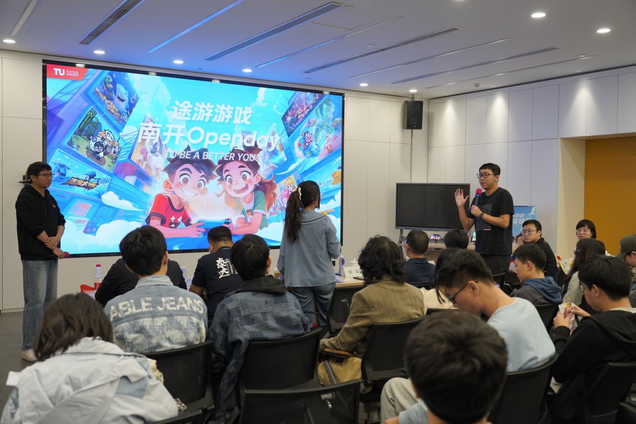 企业副总裁、员工安晓宇介绍企业情况